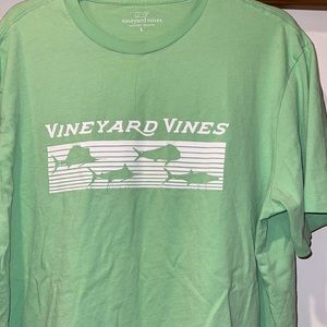 Vineyard vine light green tshirt